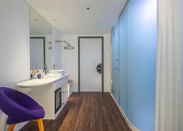 Tru By Hilton Hon Gai Centre Khách sạn 4*