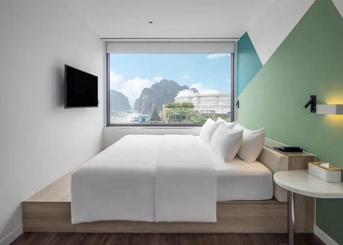 Khách sạn Tru By Hilton Hon Gai Centre Hạ Long