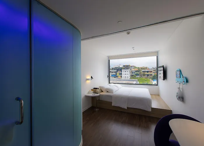 Khách sạn Tru By Hilton Hon Gai Centre 4*