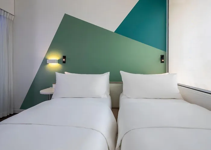 Khách sạn Tru By Hilton Hon Gai Centre 4*
